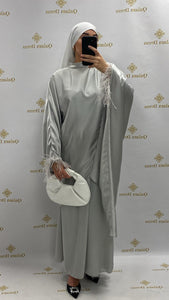 Ensemble asymetrique satiné plume élégant abaya hijeb hijab tunique jilbeb mode modeste fashion qalam dress boutique musulmane femme voilées hijab france robe abaya blanche