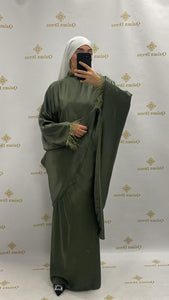 Ensemble asymetrique satiné plume élégant abaya hijeb hijab tunique jilbeb mode modeste fashion qalam dress boutique musulmane femme voilées hijab france robe abaya blanche