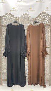 Abaya en soie de medine manches tulipes convient aux grandes de tailles noir marron choco 