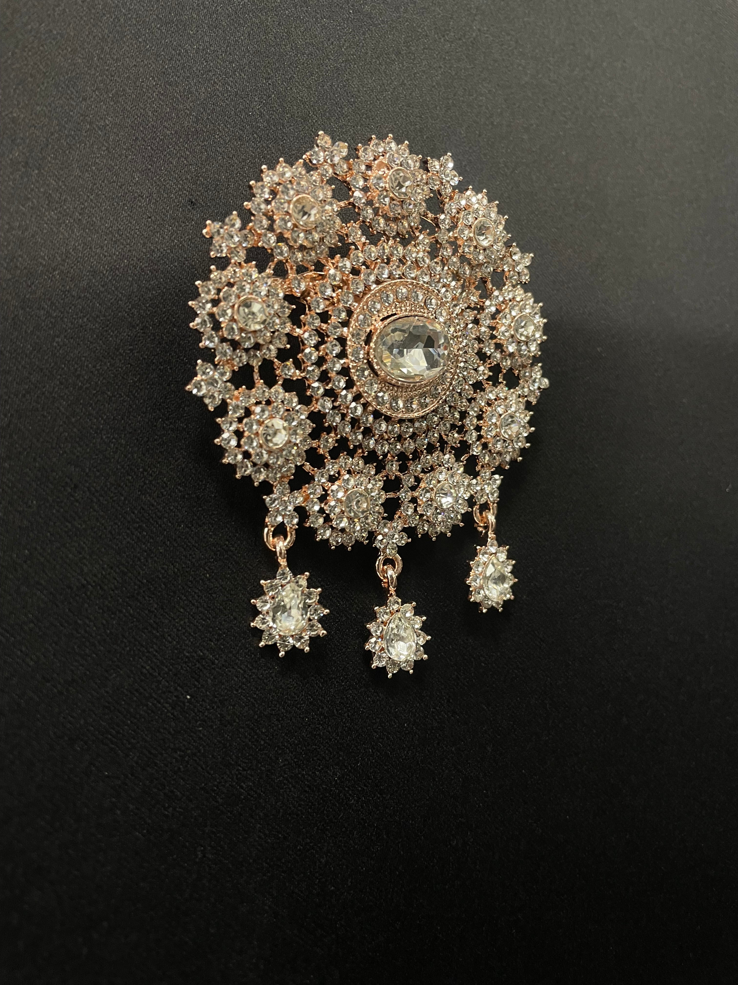 Broche al munira rose gold attache avec strass accessoires bijou qalam dress boutique 