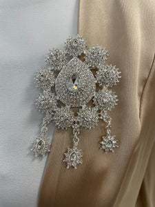 Bijou Broche meriem strass attache argentee tendance accessoire qalam dress boutique 