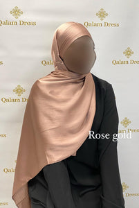 Hijab voile à enfiler satin irisé tendance brillant mastour mastoura modest fashion abaya hijeb hijab tunique jilbeb mode modeste fashion qalam dress boutique musulmane femme voilées hijab france robe abaya blanche