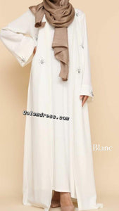 Kimono Amira beige strasse avec une ceinture mode modeste qalam dress boutique 