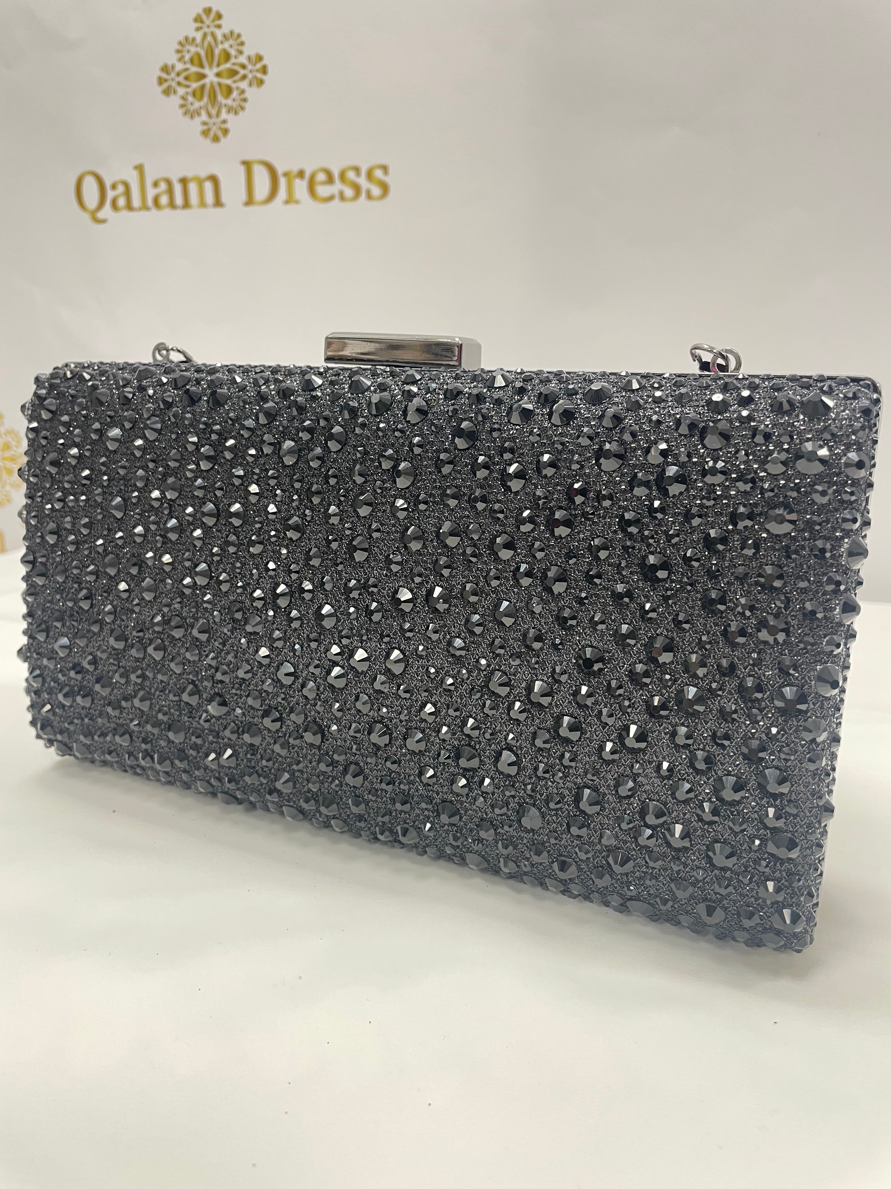 Pochette de soiree Anna noir ou champagne nacree strass bandouliere en noir qalam dress boutique 