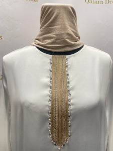 Robe caftan style oriental traditionnel broderie details strass mode modest vert bleu blanc tendance hijab ceinture boutique qalam dress
