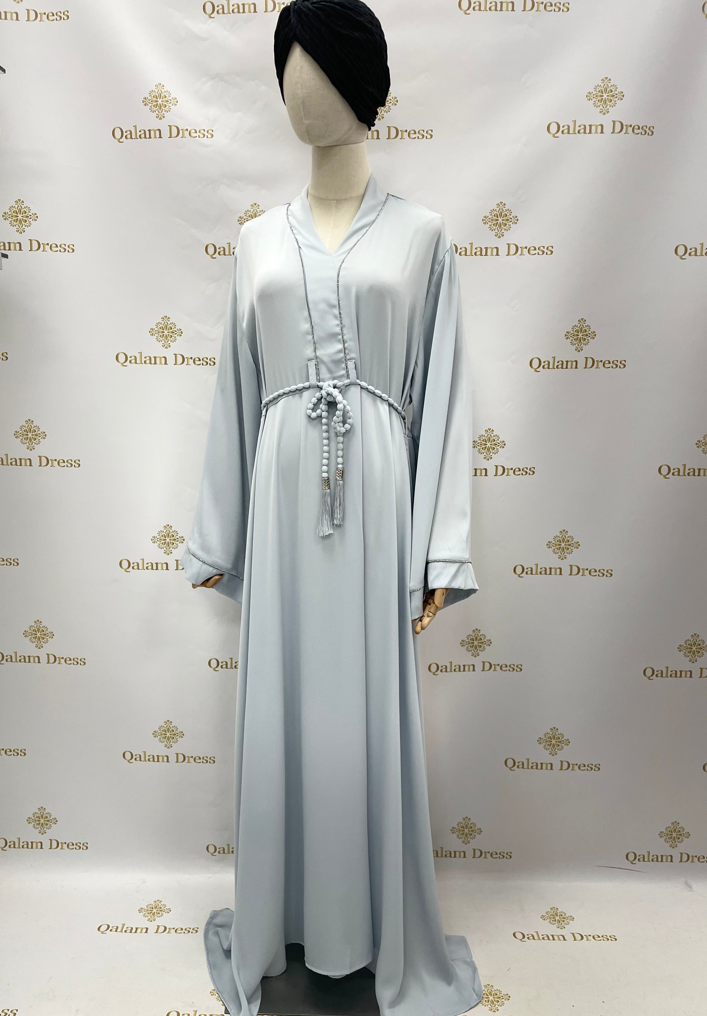 Robe confort evasee baby blue avec ceinture elastique details strass manches qalam dress boutique 