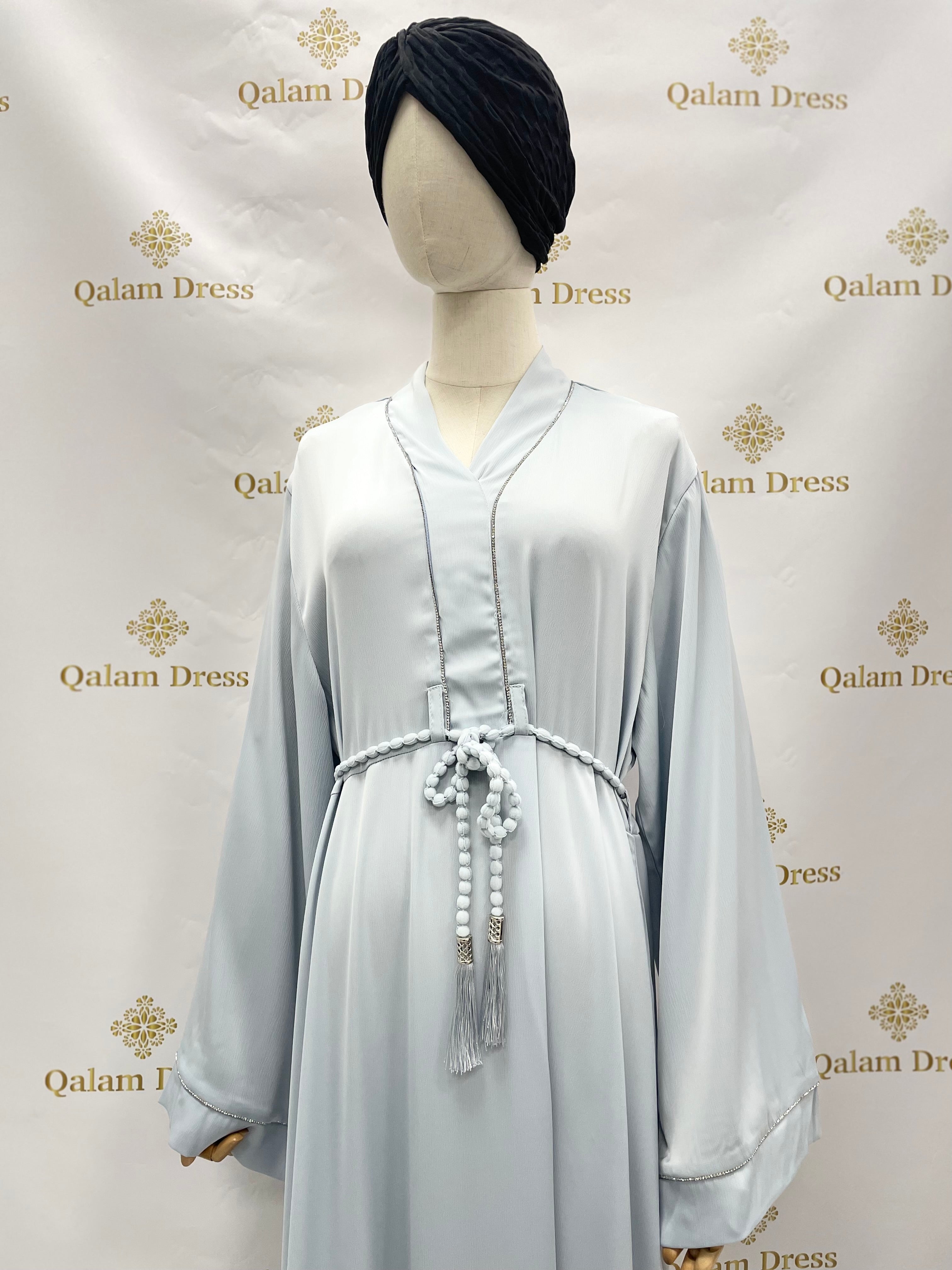 Robe confort evasee baby blue avec ceinture elastique details strass manches qalam dress boutique 