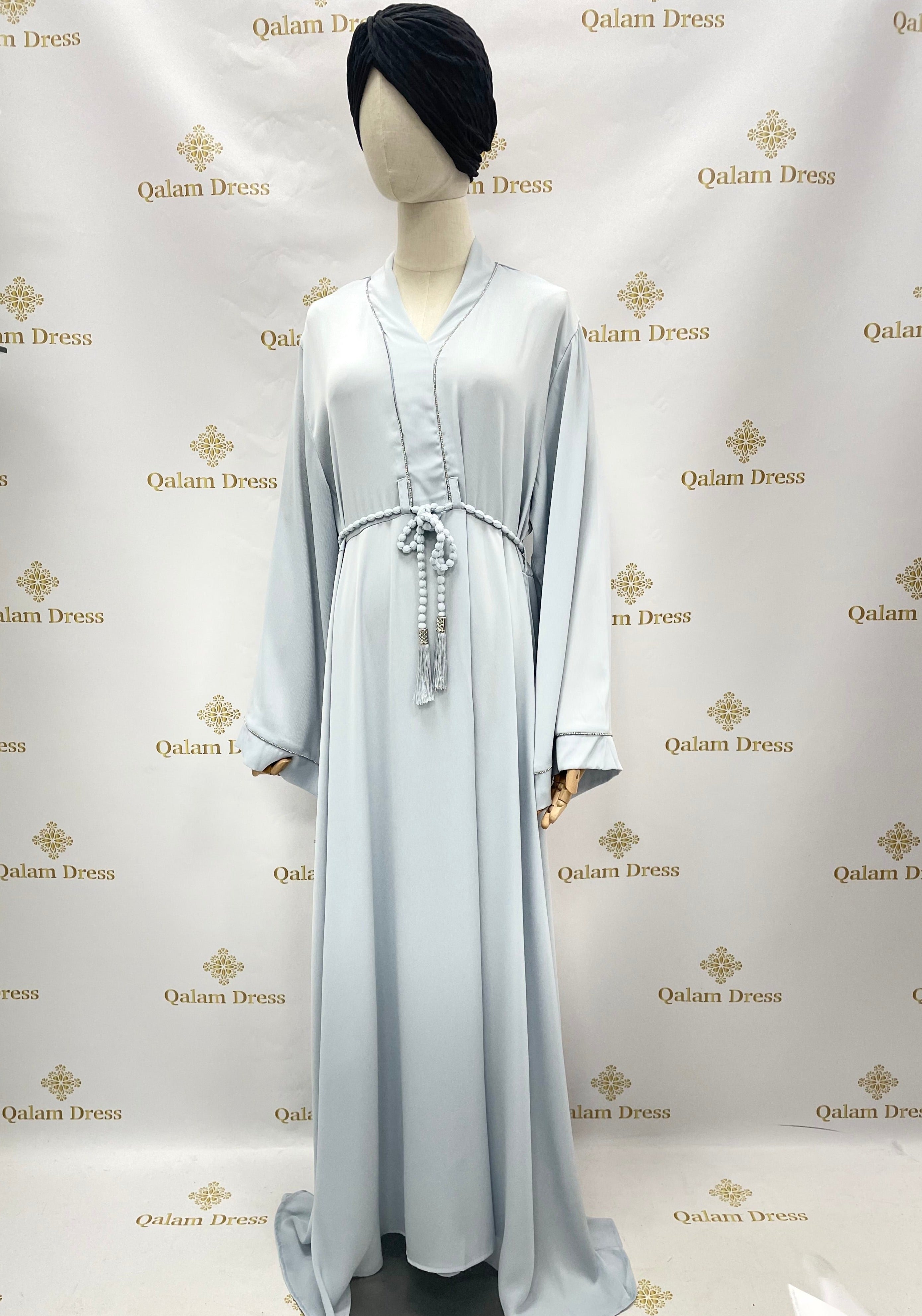 Robe confort evasee baby blue avec ceinture elastique details strass manches qalam dress boutique 