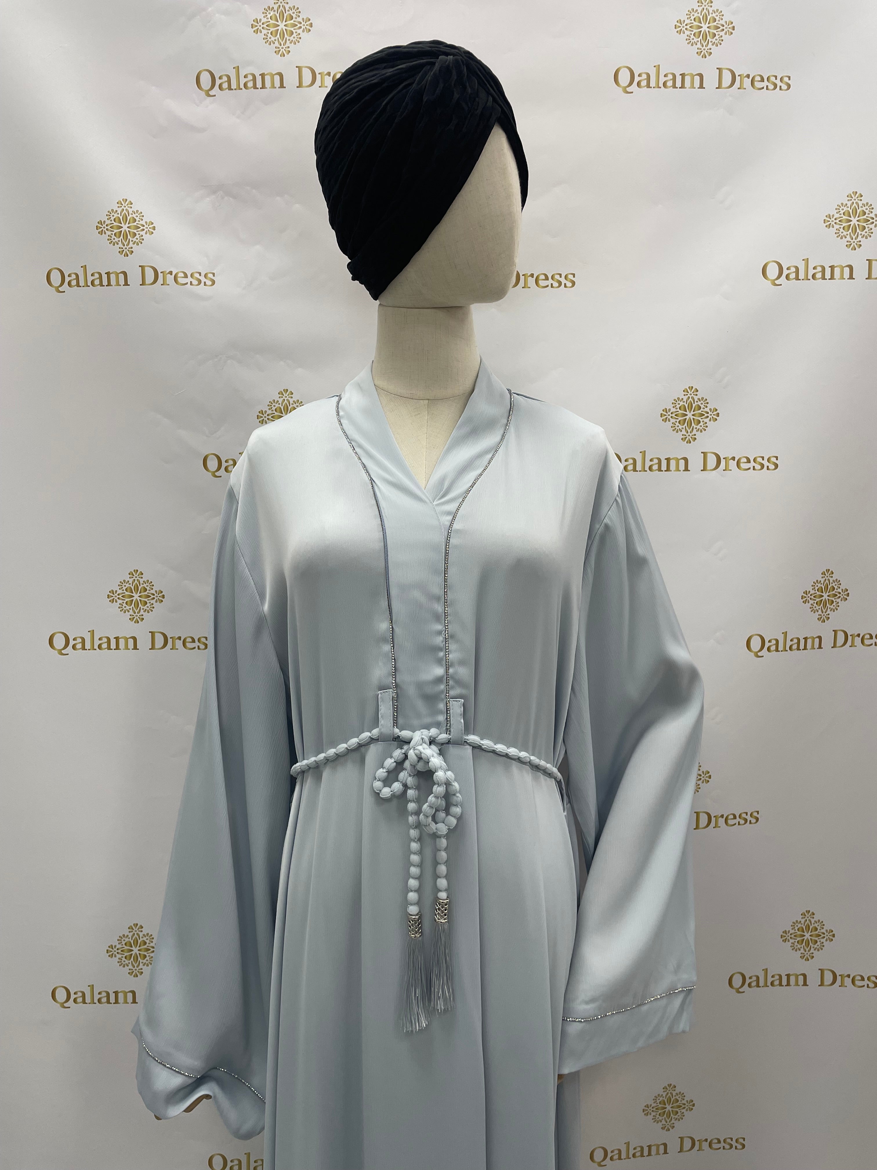 Robe confort evasee baby blue avec ceinture elastique details strass manches 