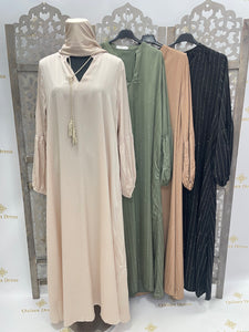 Robe pailleté salwa manches ballon et col rond paillettes scintillantes et de détails en strass vert kaki noir beige rose evenement qalam dress