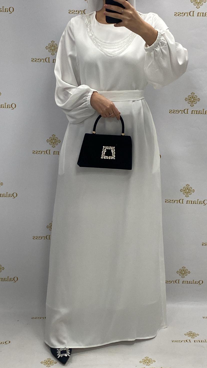 Robe perles sofya blanche tissu satiné opaque élégance sous robe manches bouffantes look événements style tendance hijab boutique femmes musulmanes