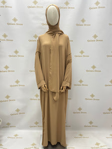 abaya de priere avec hijab integrer en jazz avec fil dore beige fonce tendance hijab mode modeste mastour boutique de femmes musulmanes