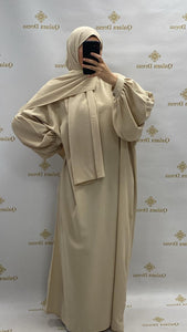 abaya ou robe de priere avec manches ballons tissu leger en soie de medine beige mode modeste fashion tendance hijab 