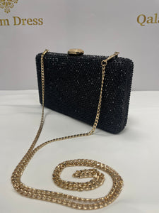 sac de soiree paillete noir avec bandouliere doree accessoire élégant et scintillant glamour tenue de soiree fetes evenements