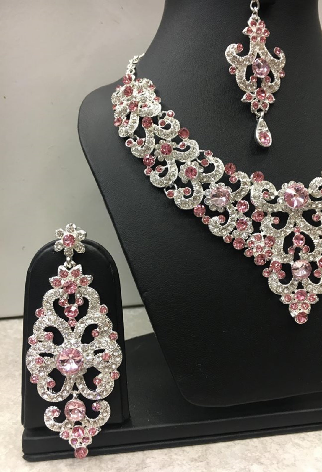 bijoux rose abaya hijab tunique jilbeb mode modeste fashion boutique musulmane femmes voilées