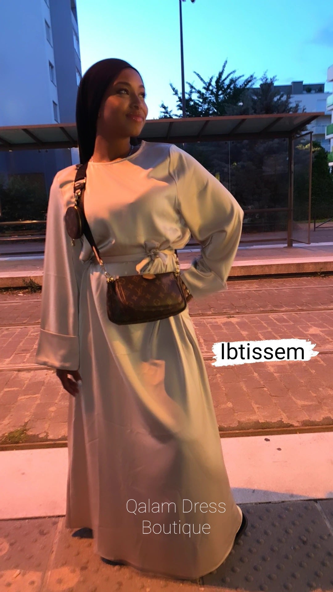 Abaya hijab hijeb robe satin ensemble hijab à enfiler hijab une pièce tunique jilbeb mode modeste fashion qalam dress boutique musulmane abaya pas cher