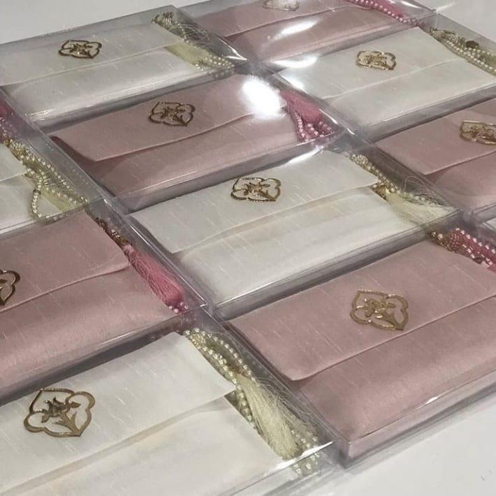 Coran-couleur-cadeau-tissu-avec sa pochette tasbih