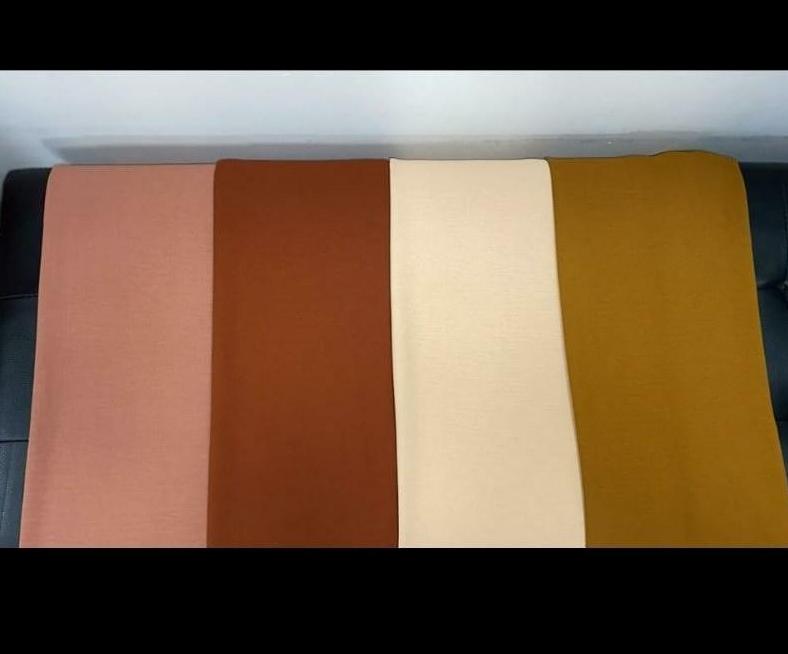 Hijab châle type de soie de Médine camel rose beige moutarde couleurs abaya hijab tunique jilbeb mode modeste fashion boutique musulmane femmes voilées