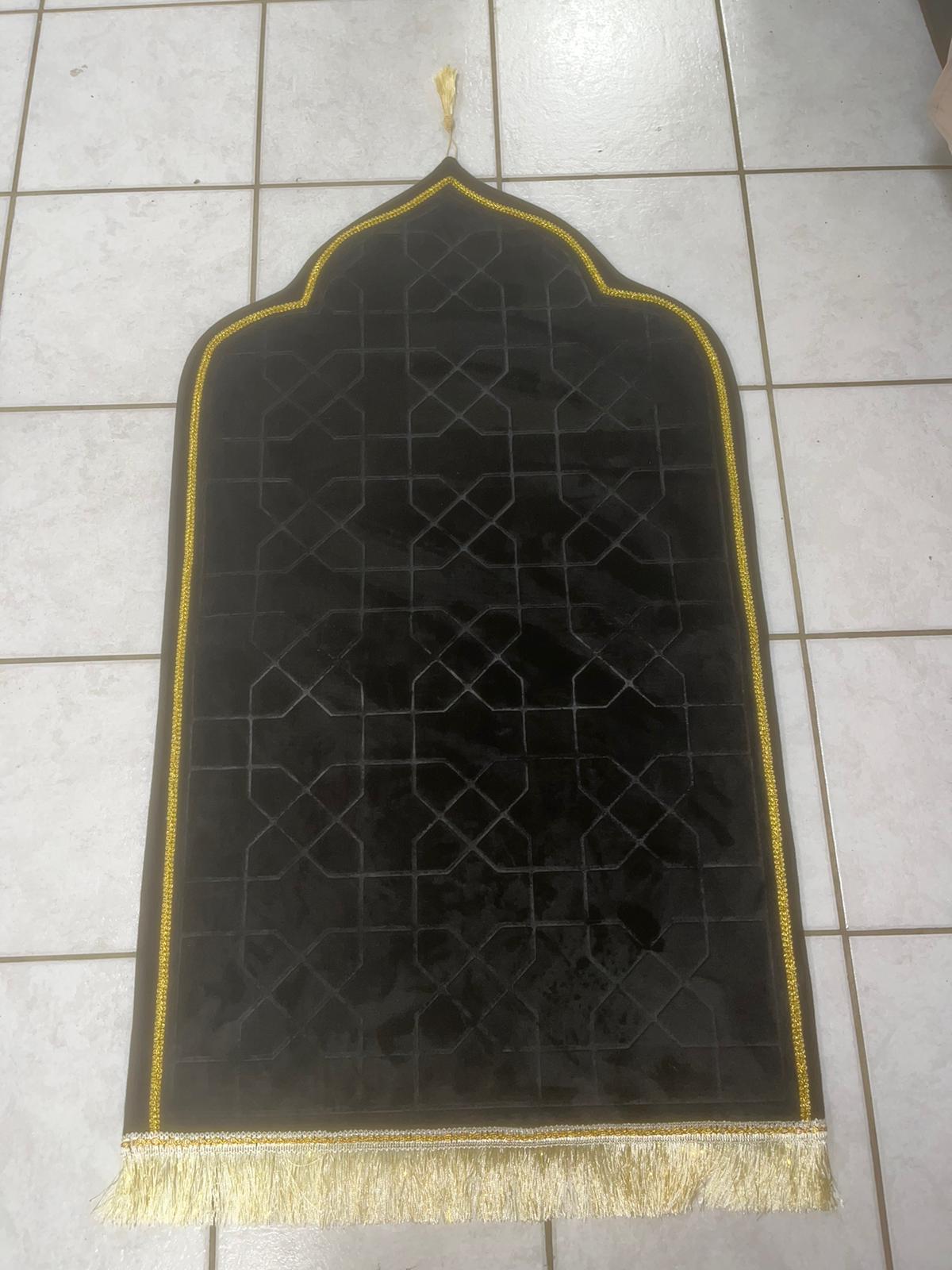 Tapis de prière avec bordure doré