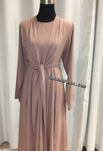 new robe abaya evasee a nouer en soie de medine classy hijab mode modest fashion hijab qalam dress boutique 